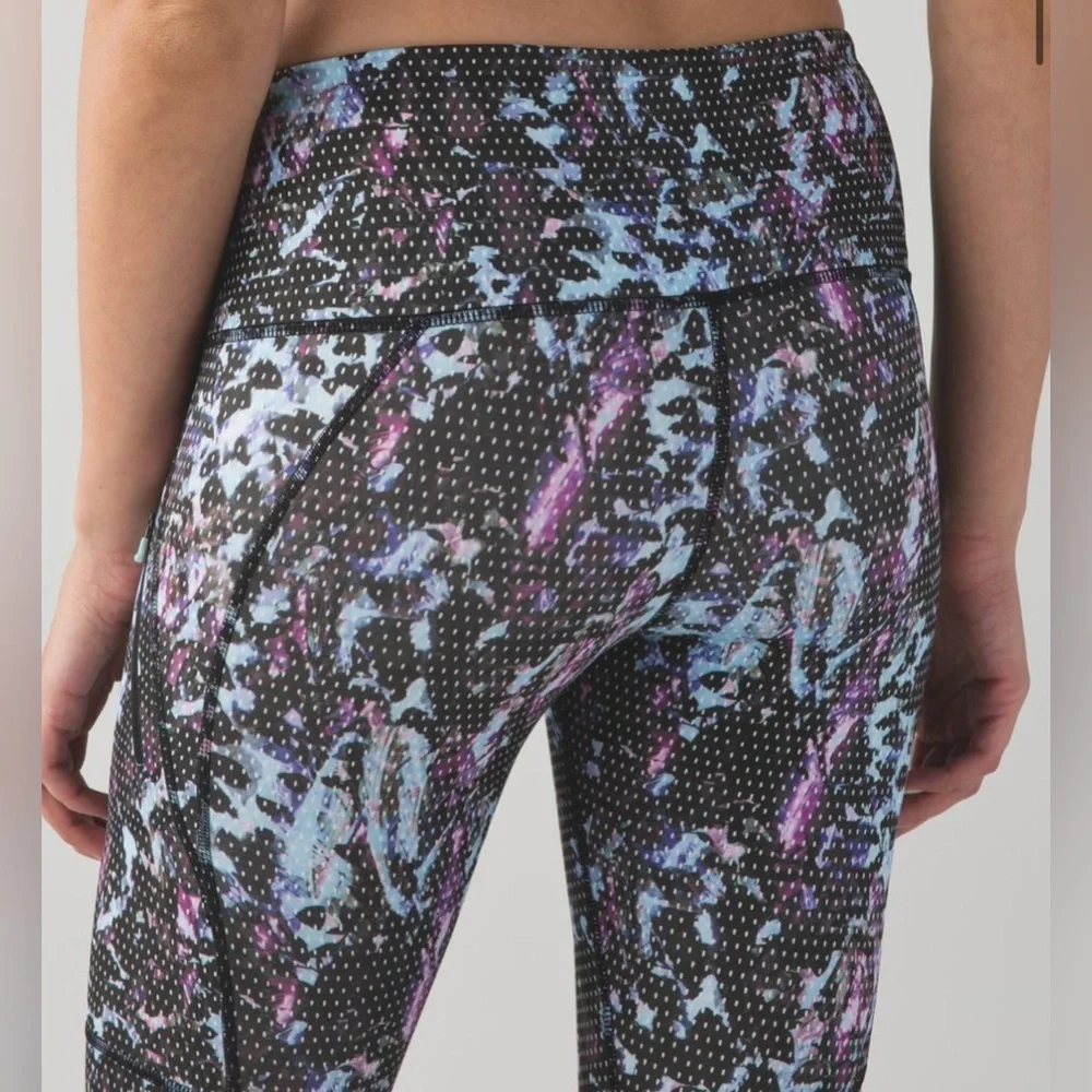 Lululemon Crop Leggings Floral Sport Blue, size 8, women’s - Picture 7 of 7